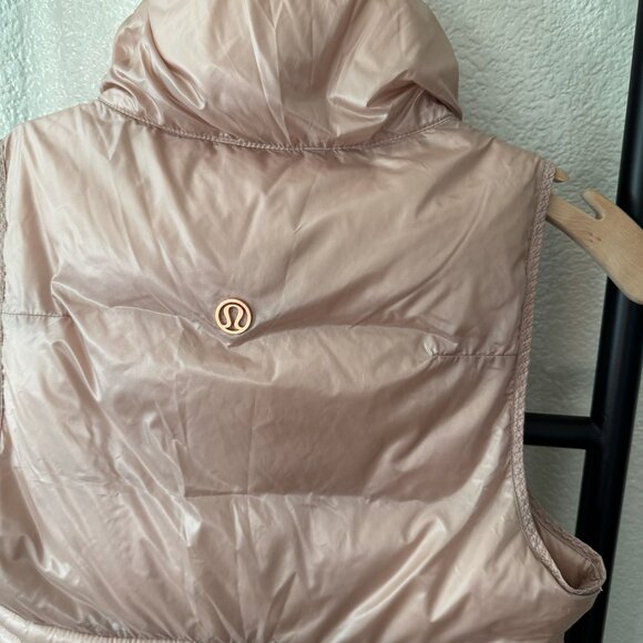 Lululemon Fluffin Awesome Vest in Rose Gold Size 4 - Picture 3 of 8